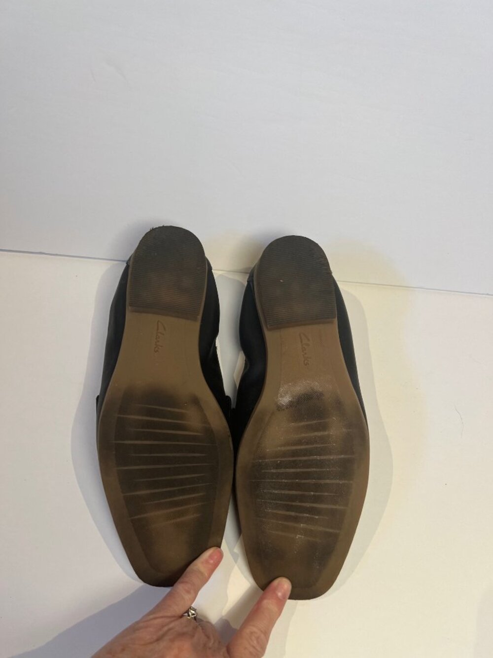 Clarks Black Leather Perforated Comfort Slip-On Loafers Shoes Size 7 Sensible - Picture 7 of 9